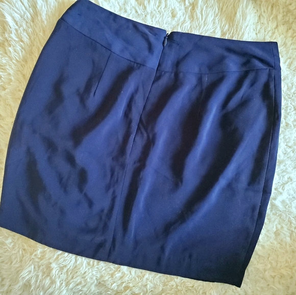 Banana Republic scalloped mini skirt 4 - Picture 2 of 3